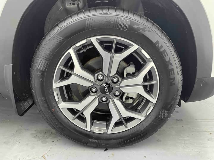 Фото 8 - Kia KX3