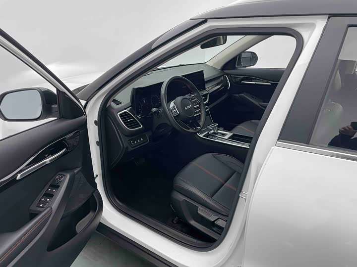 Фото 9 - Kia KX3