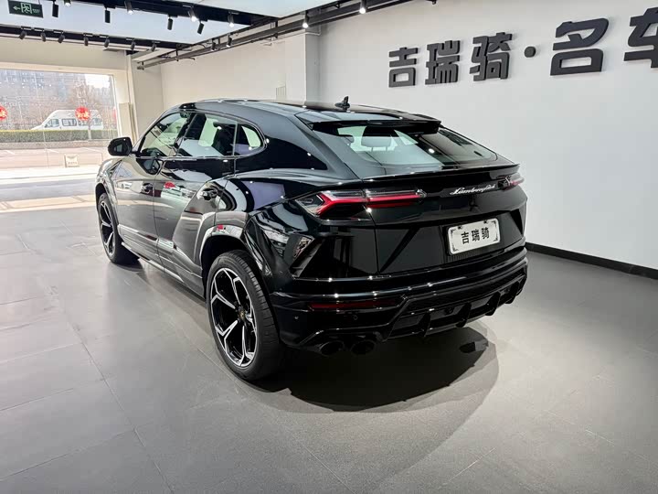 Фото 4 - Lamborghini Urus