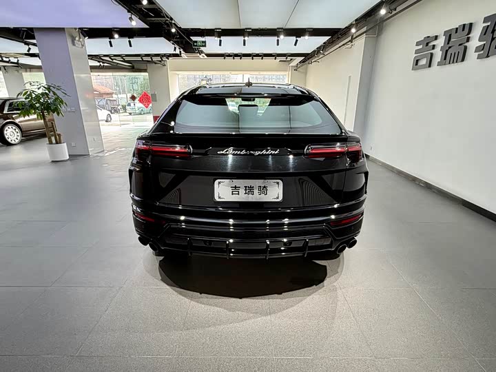 Фото 5 - Lamborghini Urus