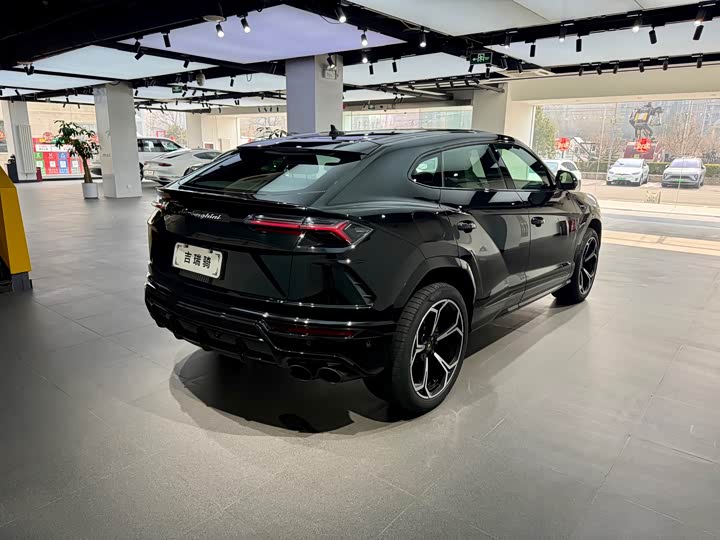 Фото 6 - Lamborghini Urus