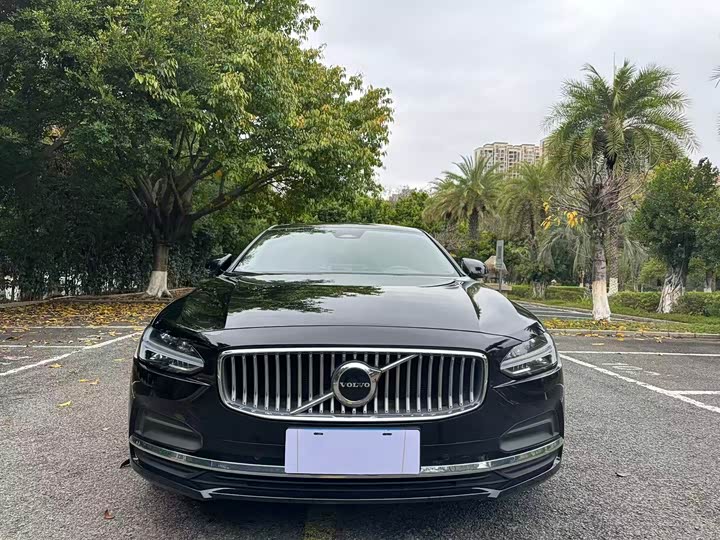 Фото 2 - Volvo S90