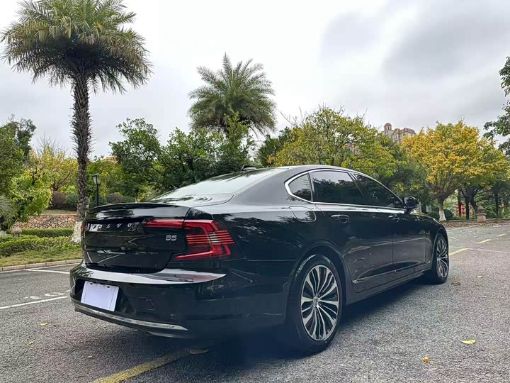 Фото 4 - Volvo S90