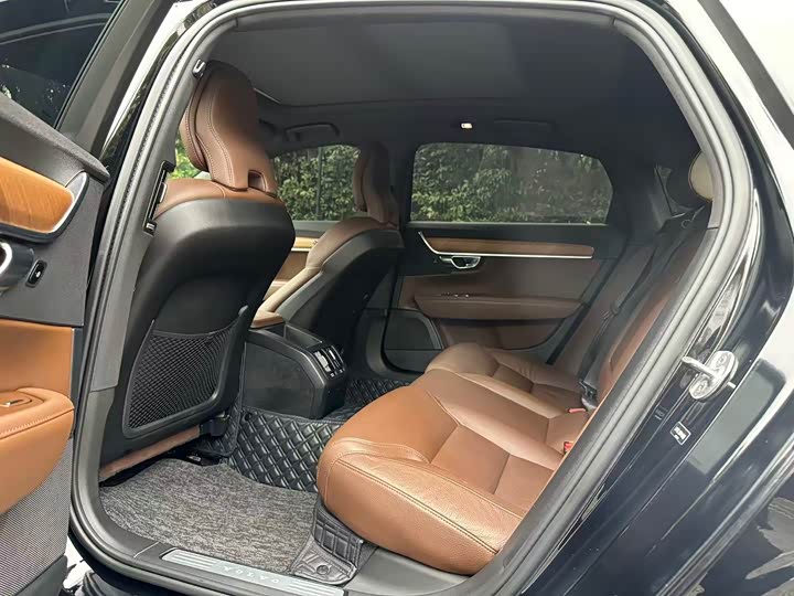 Фото 9 - Volvo S90