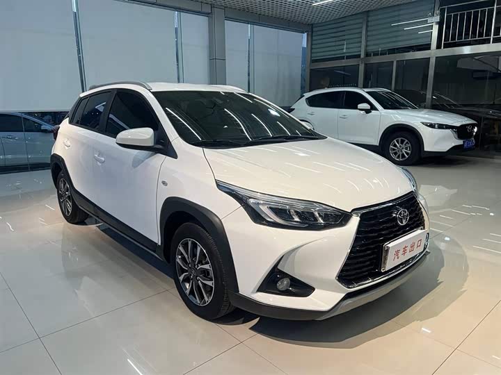 Photo 3 - Toyota Yaris L Hatchback