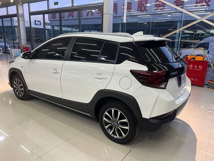 Photo 6 - Toyota Yaris L Hatchback