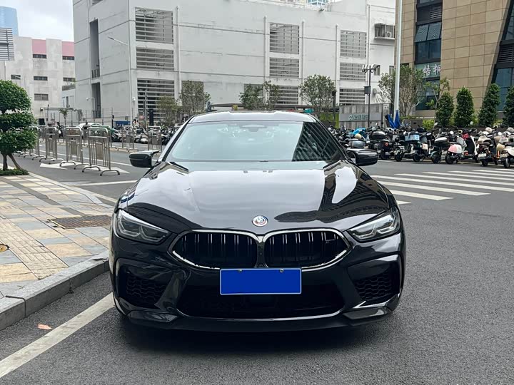 Фото 2 - BMW M8