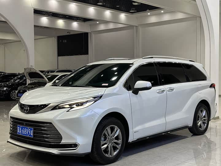 Photo 1 - Toyota Sienna