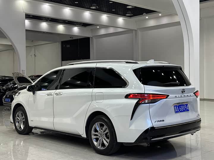 Photo 4 - Toyota Sienna