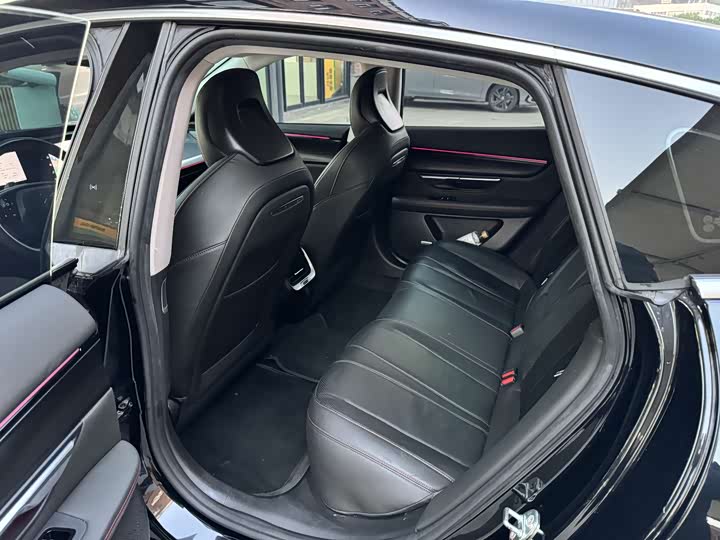 Фото 9 - XPeng P7