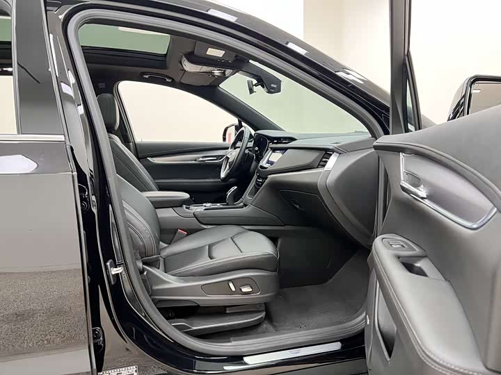 Фото 4 - Cadillac XT6