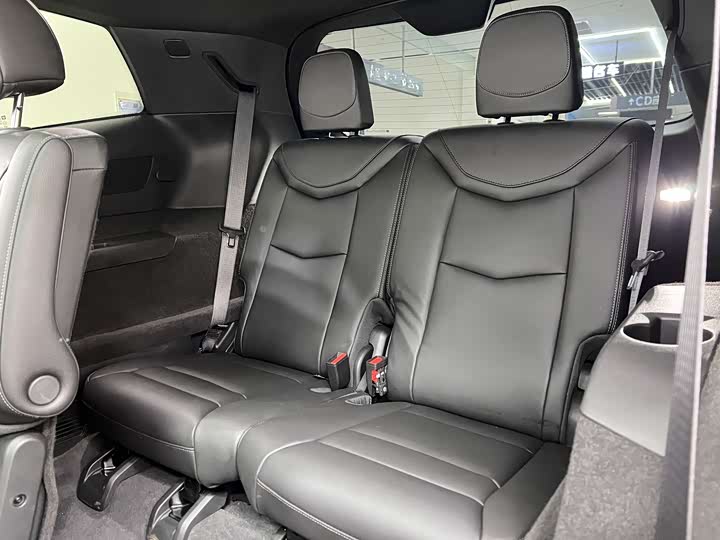 Фото 8 - Cadillac XT6