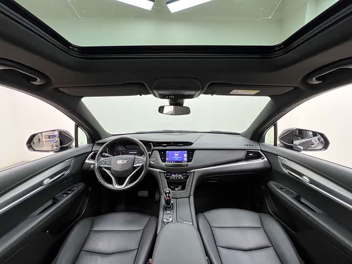 Фото 9 - Cadillac XT6