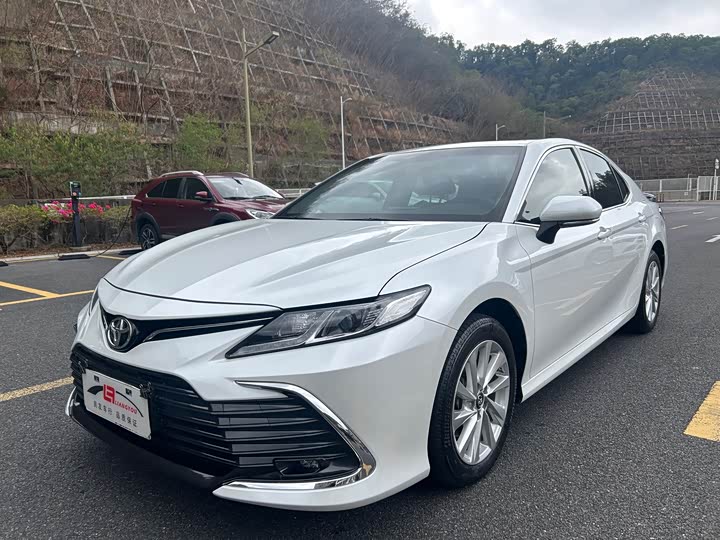Фото 1 - Toyota Camry