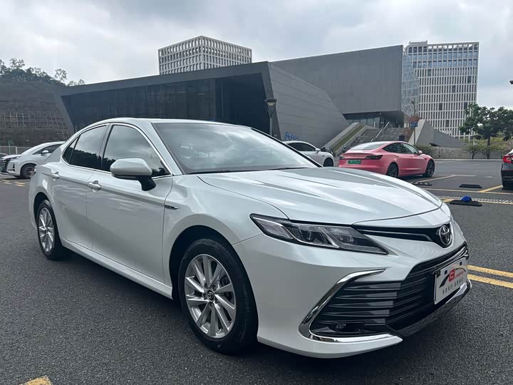 Фото 3 - Toyota Camry