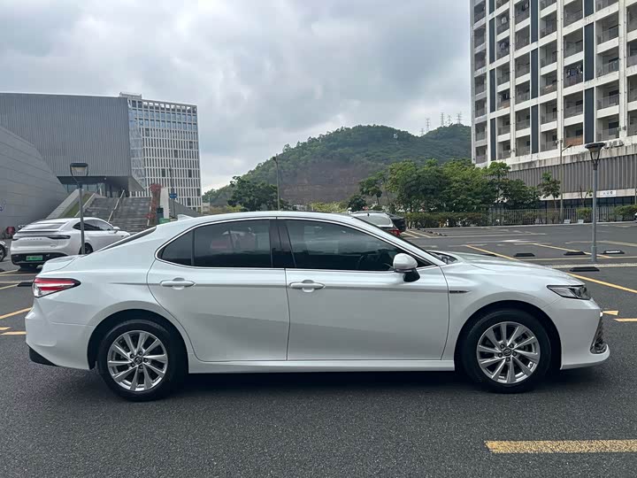 Фото 4 - Toyota Camry