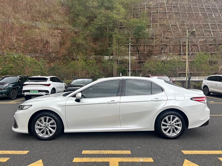 Фото 5 - Toyota Camry