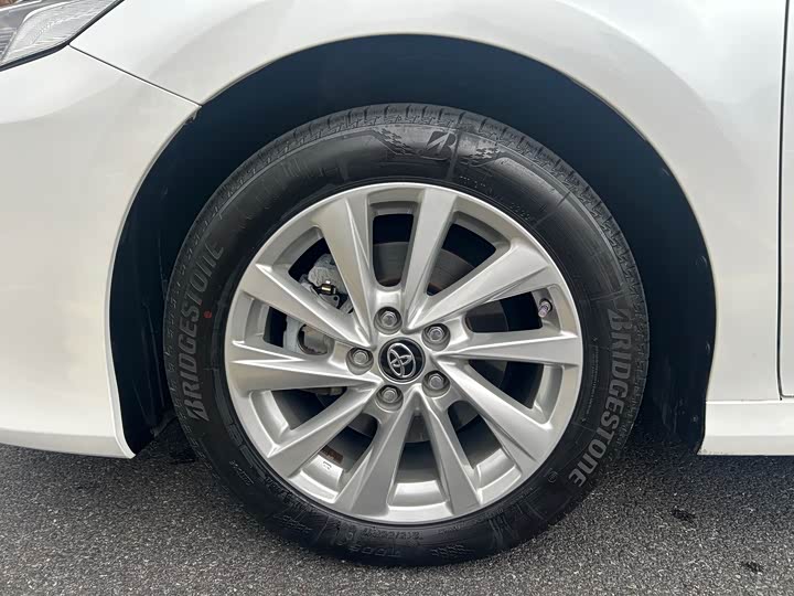 Фото 6 - Toyota Camry