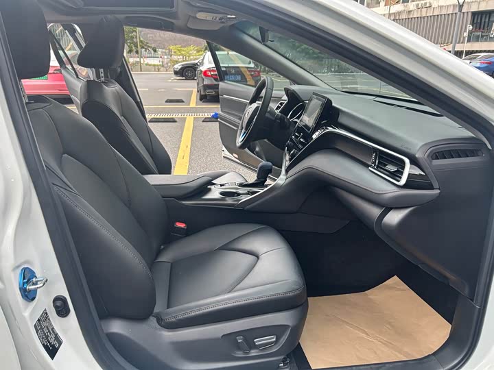 Фото 9 - Toyota Camry