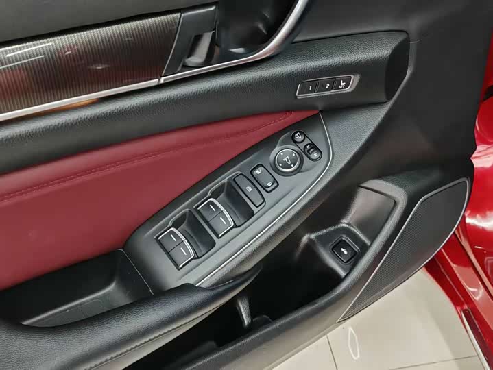 Photo 8 - Honda Accord