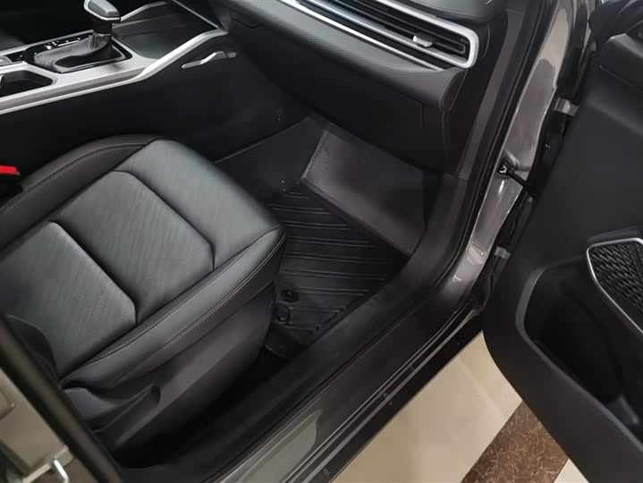 Фото 8 - Geely Emgrand