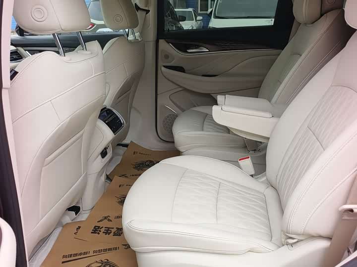 Фото 9 - Buick Enclave