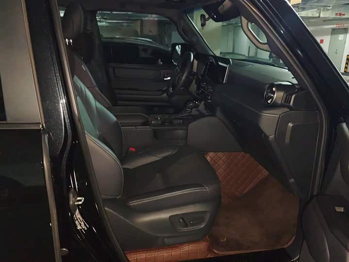 Photo 8 - Toyota Prado