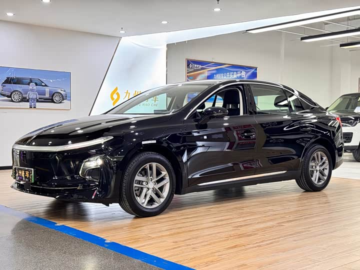 Photo 1 - Hongqi E-QM5