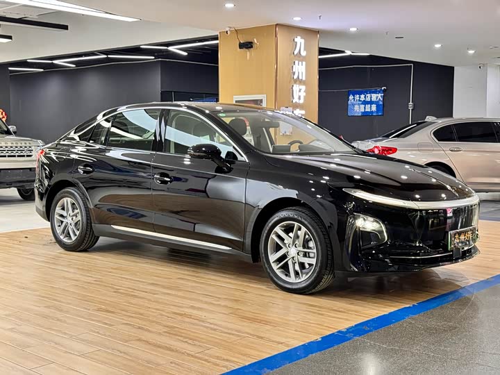 Photo 3 - Hongqi E-QM5