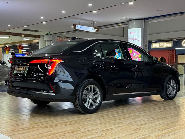 Photo 8 - Hongqi E-QM5