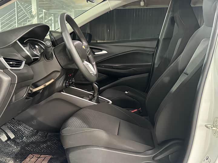 Фото 7 - Chevrolet Onix (Cavalier)