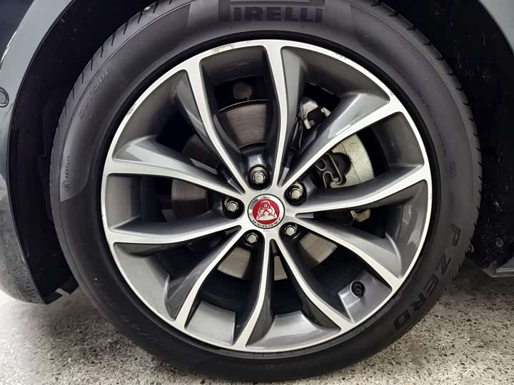 Фото 4 - Jaguar XF L