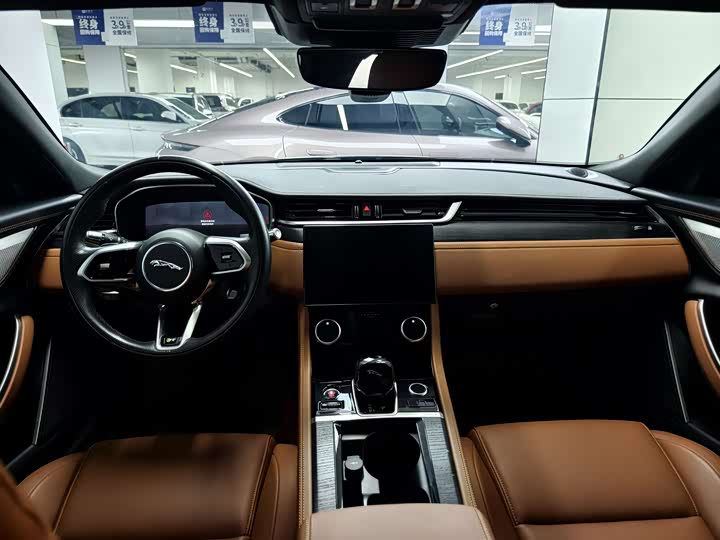 Фото 8 - Jaguar XF L