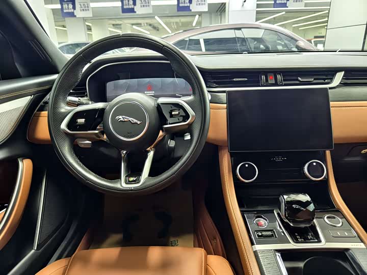 Фото 9 - Jaguar XF L