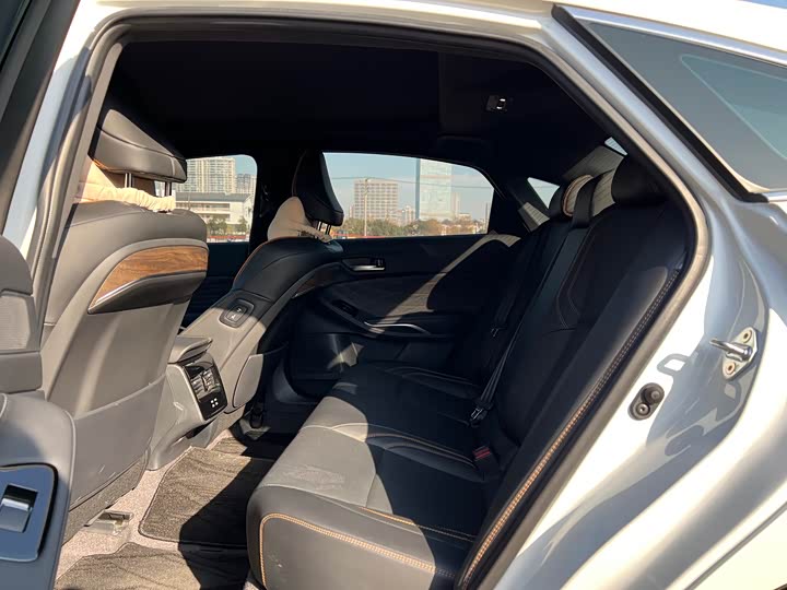 Фото 8 - Toyota Avalon