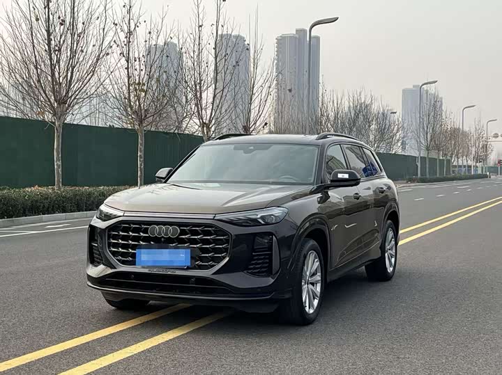 Фото 1 - Audi Q6