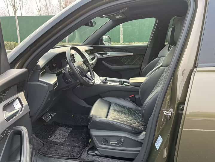 Фото 2 - Audi Q6