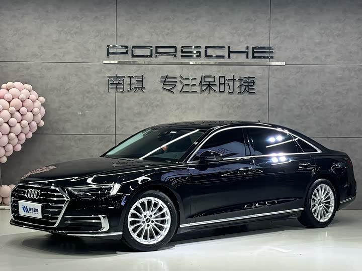 Фото 1 - Audi A8