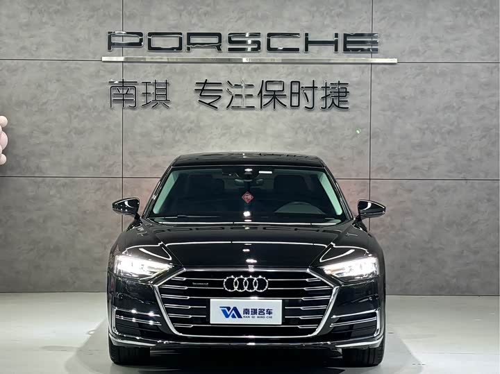 Фото 2 - Audi A8