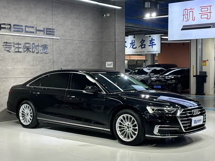 Фото 3 - Audi A8