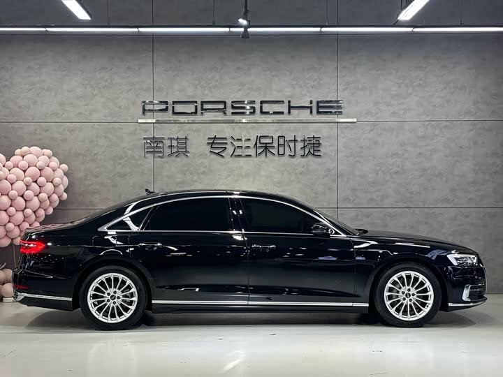 Фото 4 - Audi A8