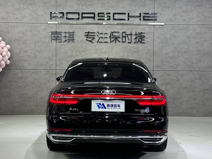 Фото 5 - Audi A8