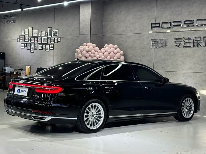 Фото 6 - Audi A8