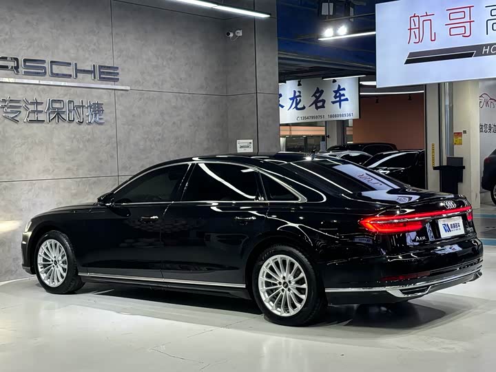 Фото 7 - Audi A8