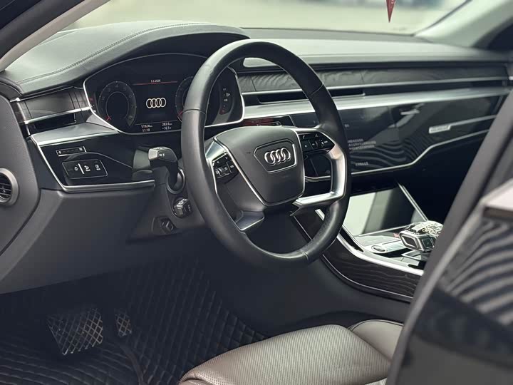 Фото 8 - Audi A8