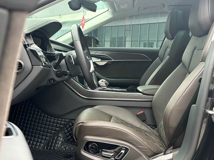 Фото 9 - Audi A8