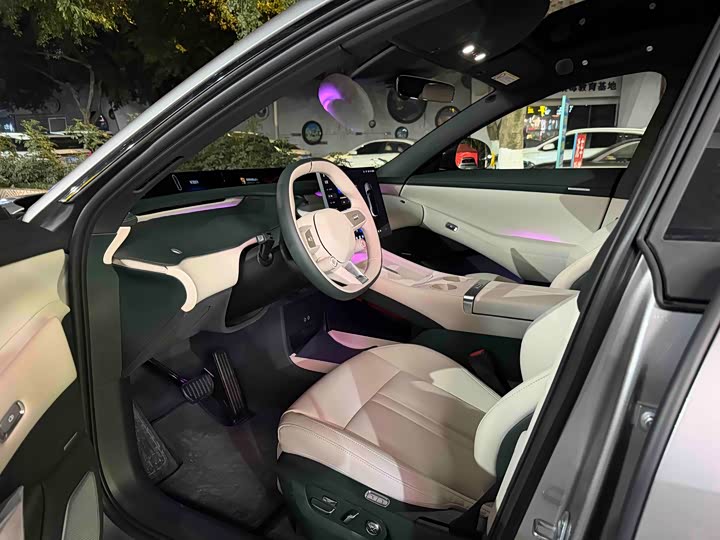 Фото 3 - Xiaomi YU7