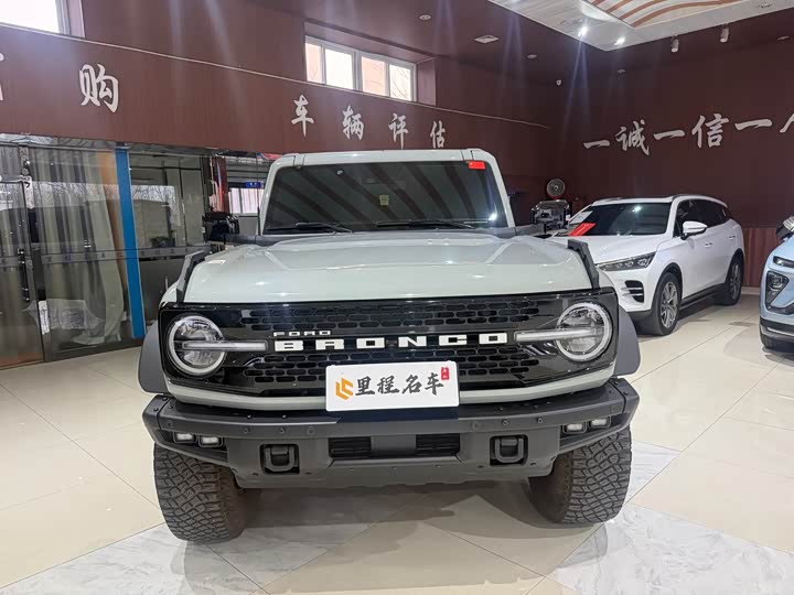 Photo 2 - Ford Bronco