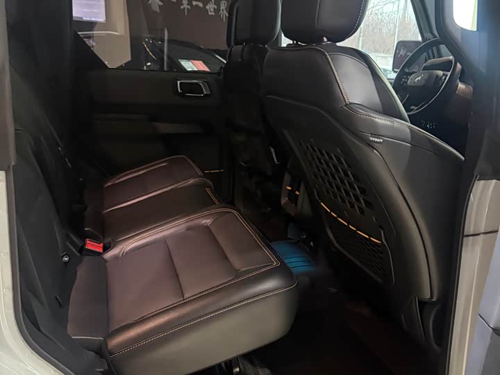 Photo 5 - Ford Bronco