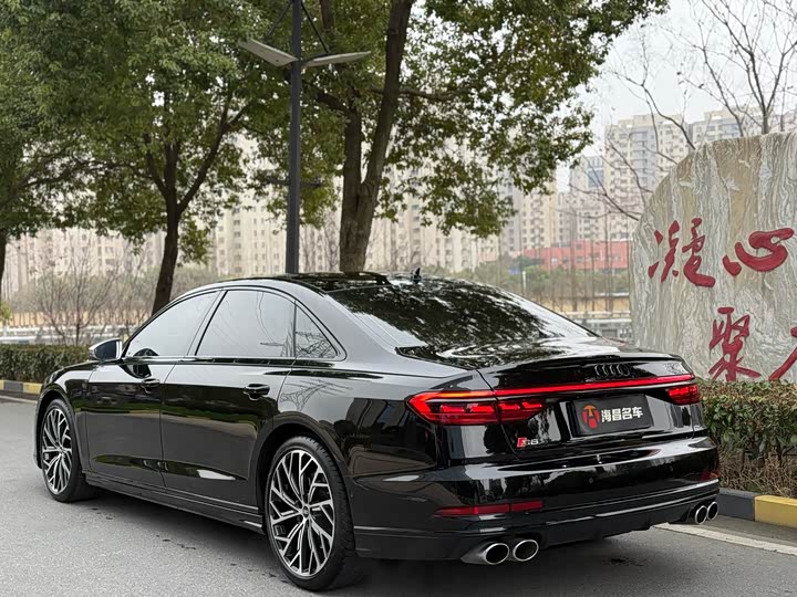 Фото 4 - Audi S8